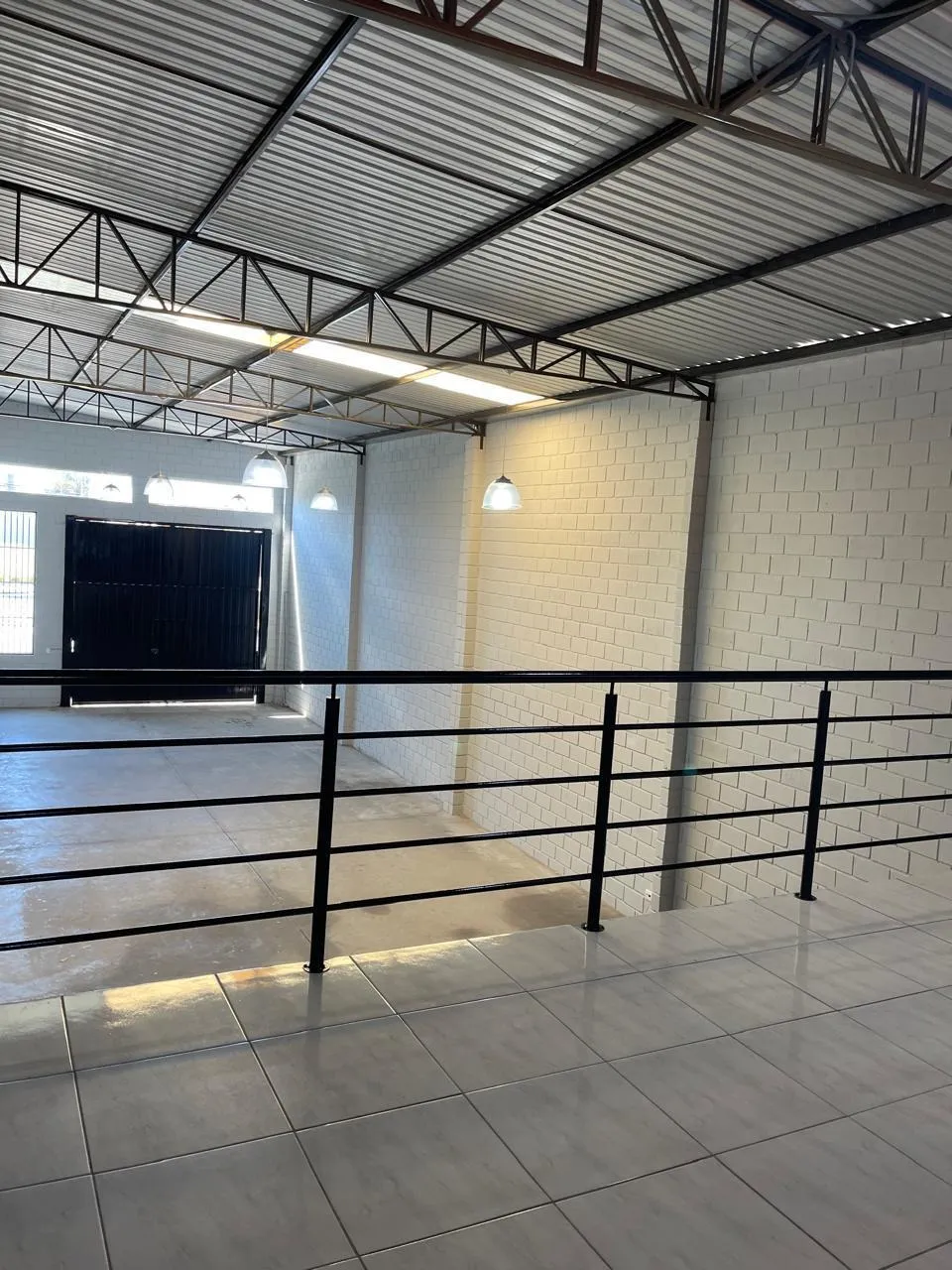 Imagem Galpão Comercial para Locação em Sorocaba - 7m de Pé Direito, Mezanino e Estrutura Completa