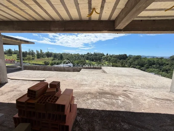 Imagem São 700 m² de construção, com arquitetura moderna,, localizada em um dos condomínios mais desej...