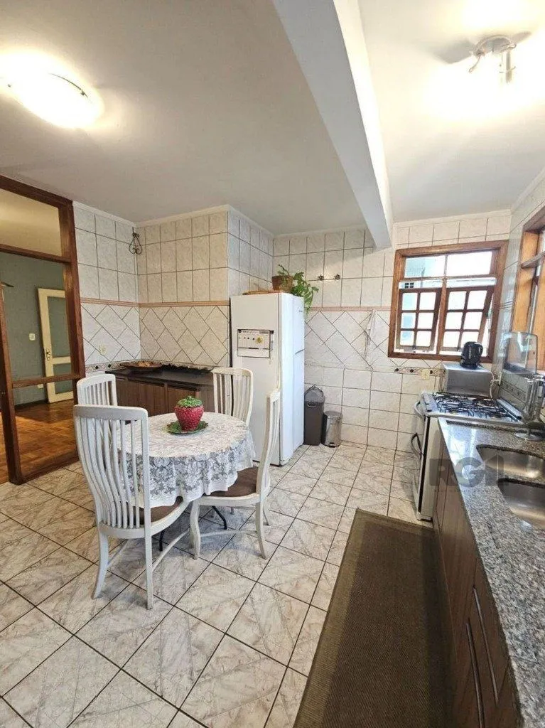 Imagem casa de 5 dormitórios no bairro Glória