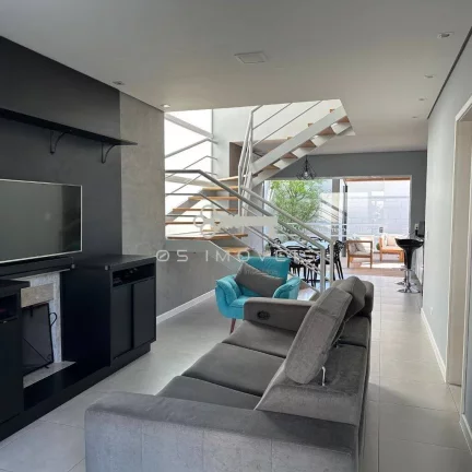 Imagem Casa à venda na Granja Viana – 3 suítes, espaço gourmet e 6 vagas !