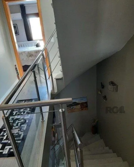 Imagem Sobrado triplex no Partenon de 3 dormitórios e 2 vagas