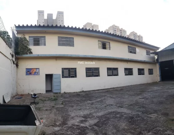 Imagem Galpão Comercial de Alto Padrão para Locação em Santo André-SP, no Bairro Campestre: 5 Banheiros, 10 Vagas, 950m² de Área.