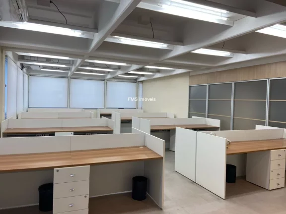 Imagem Conjunto comercial com 415m² na Av. das Nações Unidas.