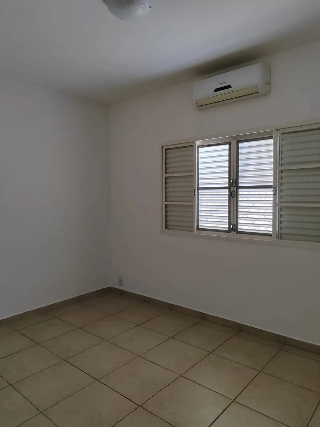 Imagem Casa à venda 3 Quartos, 1 Suite, 4 Vagas, 300M², Aterrado, Tremembé - SP