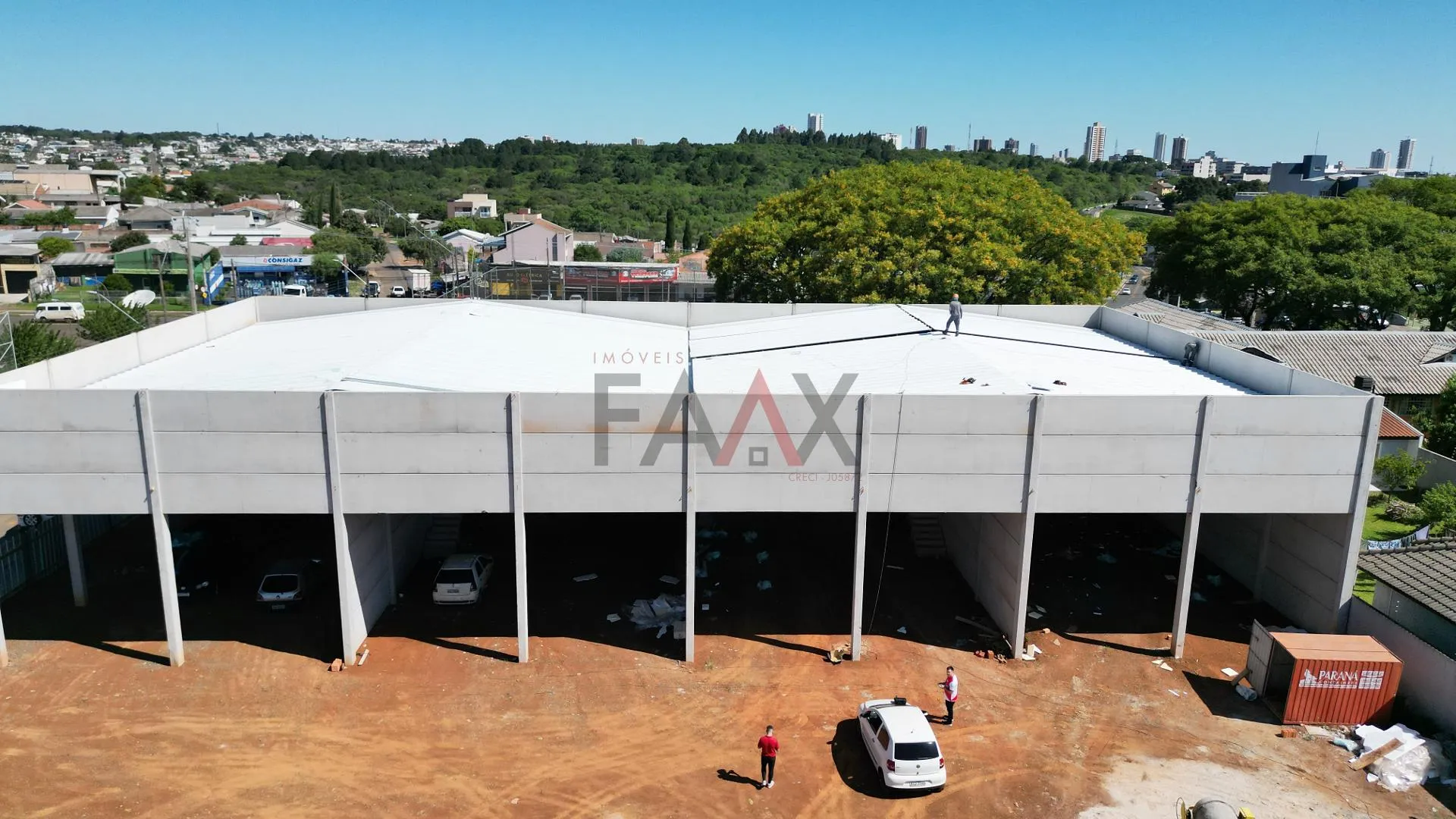 Imagem Sala comercial no Bonsucesso com amplo espaço de estacionamento sala tendo 300m