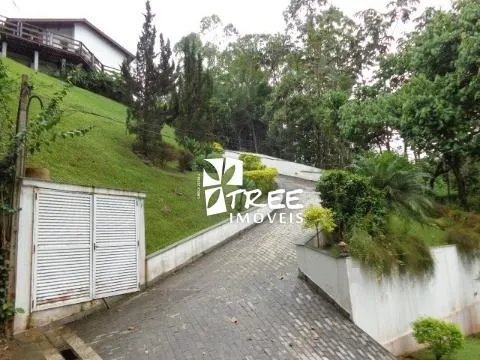 Imagem VENDA DE CASA NO CONDOMÍNIO NOVO HORIZONTE, EM ARUJÁ/SP, semi mobiliada com 3 quartos, suíte c/ hidro, piscina, churrasqueira e 4 vagas. CONSULTE-NOS