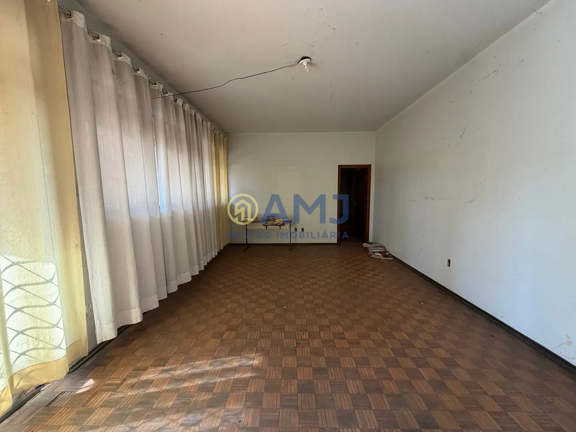 Imagem CASA À VENDA | AVENIDA COMERCIAL | SETOR OESTE / SETOR COIMBRA | GOIÂNIA