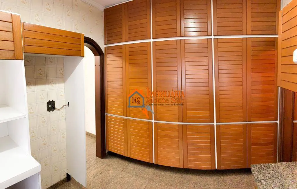 Imagem Sobrado com 4 dormitórios à venda, 530 m² por R$ 2.000.000,00 - Vila Galvão - Guarulhos/SP
