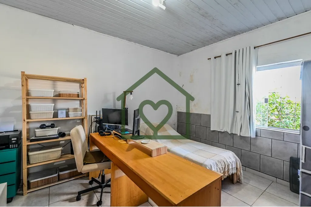 Imagem Ótima casa, com perfeita posição solar, podendo ser utilizadas concomitante comercial e residenci...
