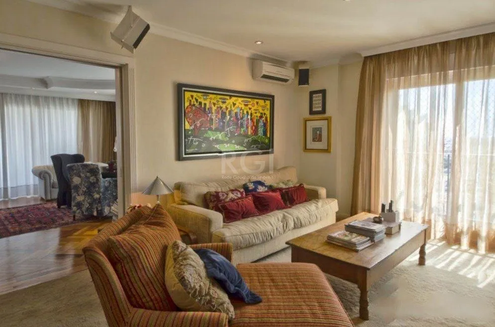 Imagem Apartamento a venda semi mobiliado 3 suítes no Moinhos de Vento
