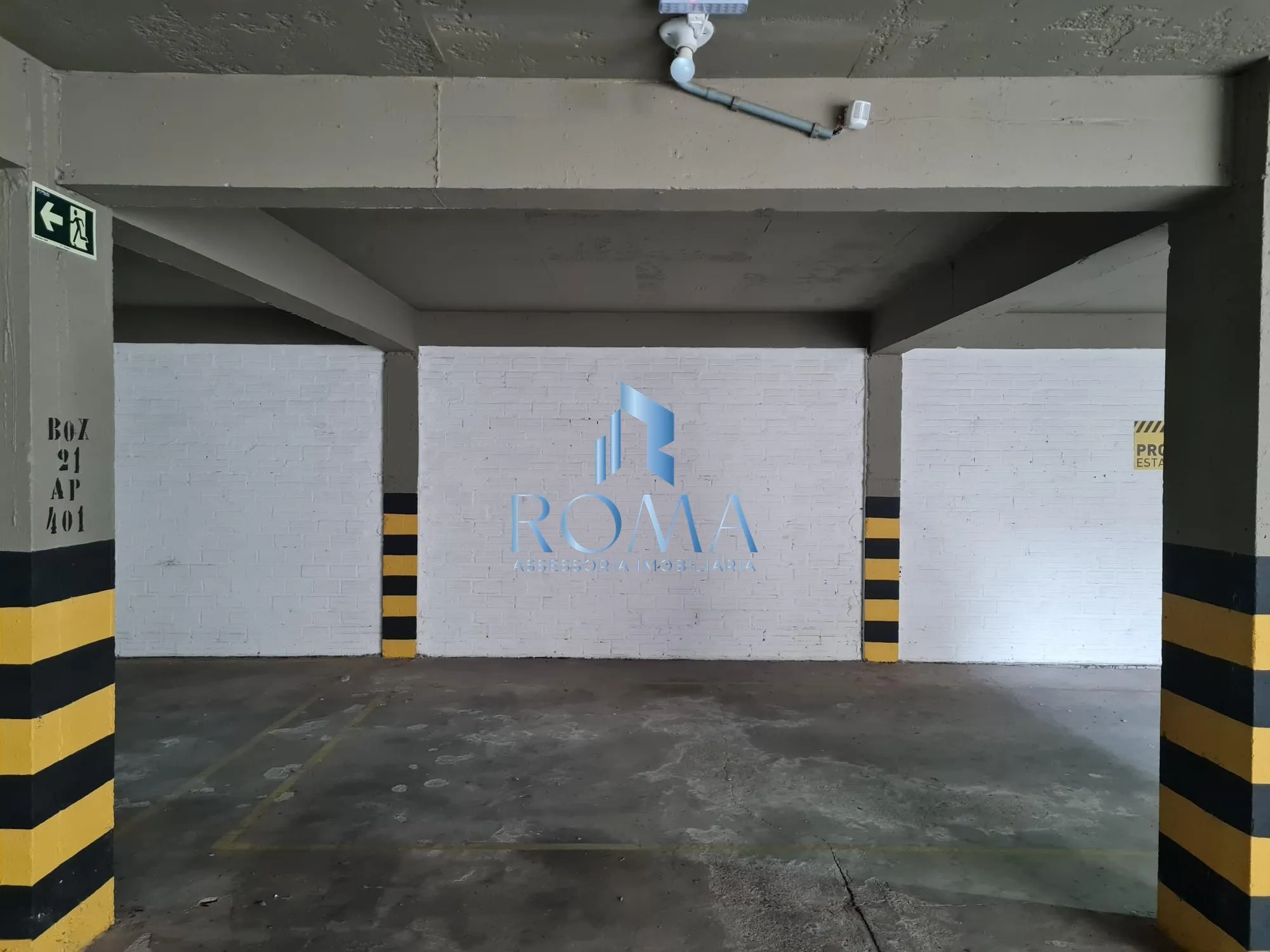 Imagem Apartamento Semimobiliado com 3 Quartos à Venda em Santa Maria