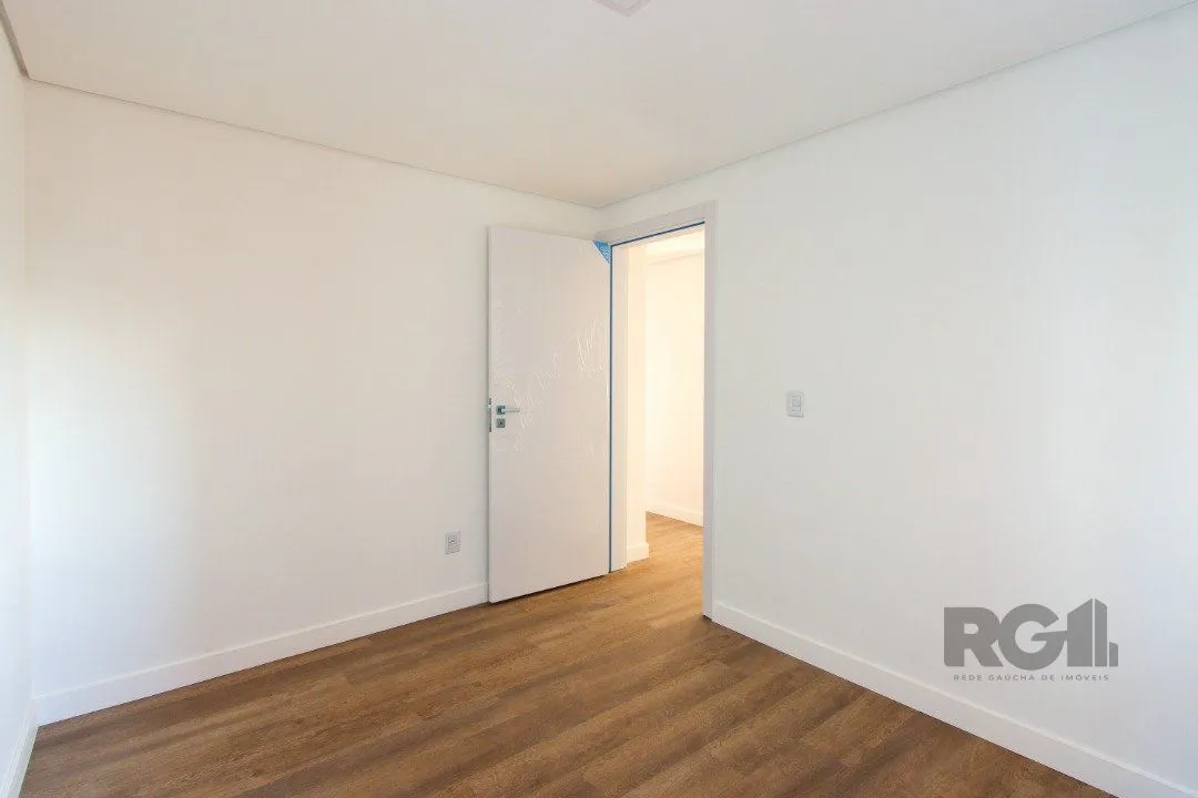 Imagem Apartamento em Porto Alegre no Bairro Petrópolis, de 2 quartos, semi mobiliado.