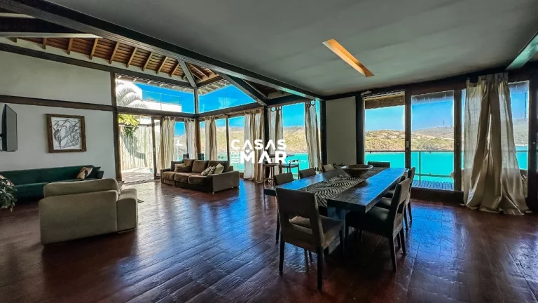 Imagem Casa Frente Mar de Luxo em Búzios-RJ: 5 Suítes, 3 Salas, 8 Banheiros, 3 Vagas, 400m².