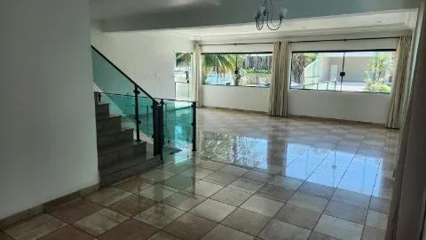 Imagem LOCAÇÃO DE SOBRADO NO CONDOMÍNIO ARUJÁ V, EM ARUJÁ/SP, 300m² com 3 quartos, suíte. CONSULTE-NOS.