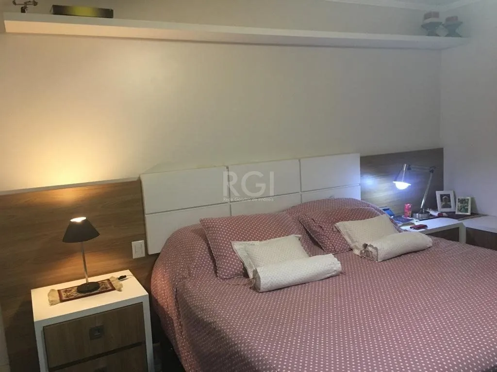 Imagem Casa para Venda - 230m², 3 dormitórios, sendo 3 suites, 3 vagas - Chácara das Pedras