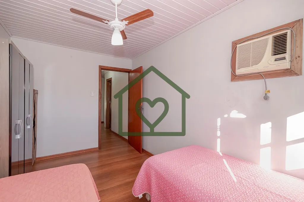 Imagem CASA DE 250m² COM 4 QUARTOS, 3 BANHEIROS, 3 SALAS DE ESTAR, 2 COZINHAS, ESPAÇO GOURMET. COM 3 VAGA...