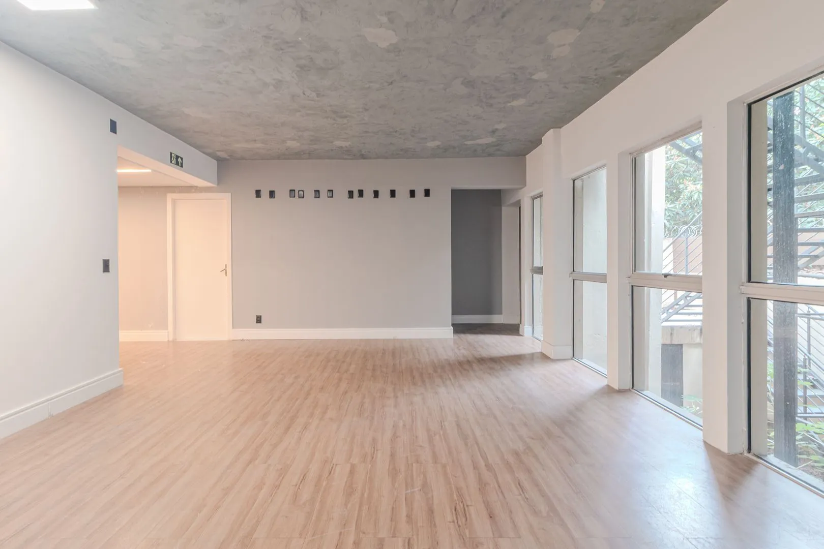 Imagem MÁFFER IMÓVEIS ALUGA PRÉDIO COMERCIAL COM 700M²DE ÁREA PRIVATIVA, IMÓVEL MODERNIZADO TODO REFOMADO COM EXCELENTE ACABAMENTO, LOCALIZAÇÃO ESPETACULAR