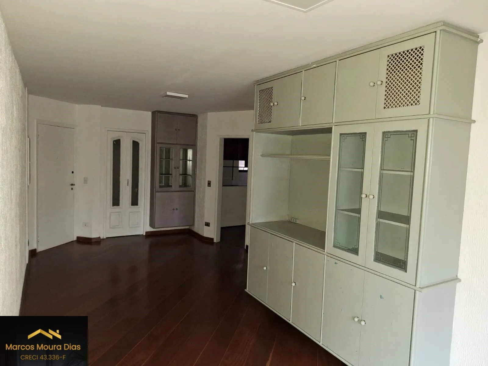 Imagem Apartamento com sacada em Pinheiros, 2 dormitórios ( 1 suíte) e 2 vagas,Edifício com Portaria 24 hs, Gerador e Lazer