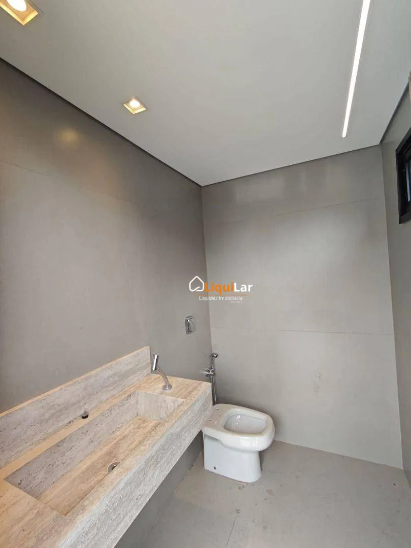 Imagem Sobrado de Alto Padrão no Alphaville II com 4 Suítes, Piscina e Suíte Master com Closet