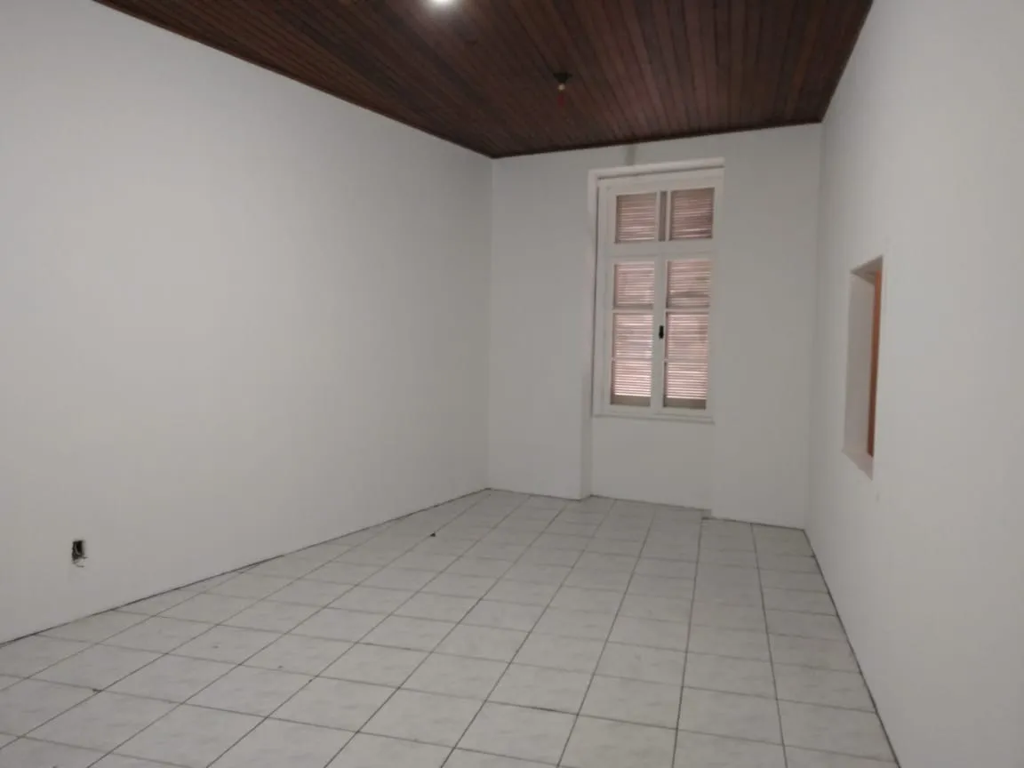 Imagem Prédio comercial bem localizado, composto por duas amplas lojas, cada uma com aproximadamente 200 m...