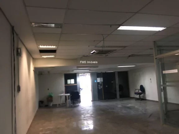 Imagem Casa Comercial de 350m² de Área para Locação em Cerqueira César