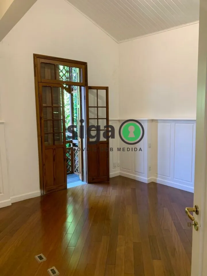 Imagem Casa Sobrado á Venda - 300 m², 3 suítes, 2 vagas no Jardim Paulistano !