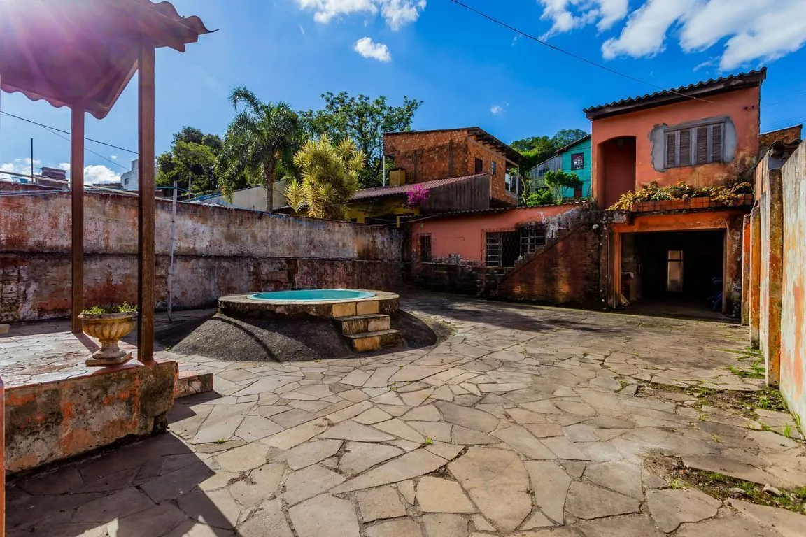 Imagem Casa de 3 dormitórios no Bairro Vila Jardim - Porto Alegre