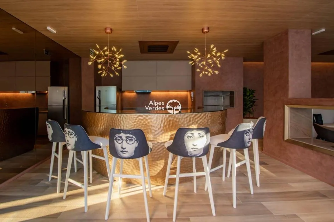 Imagem Vende-se apto mobiliado em Porto Alegre- 1 Quarto- R$550.000,00