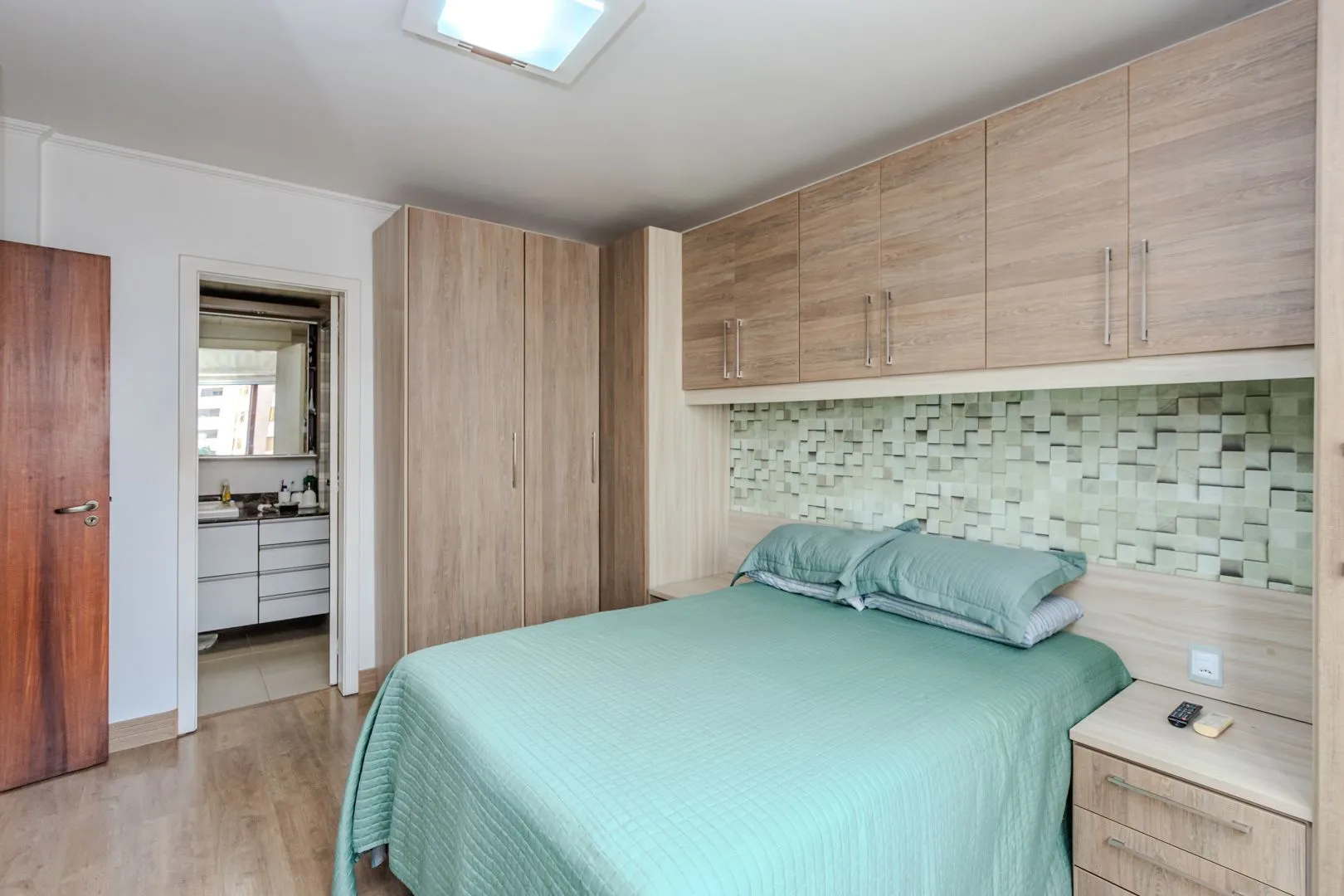 Imagem Apartamento no bairro Menino Deus de 4 dormitórios e vaga