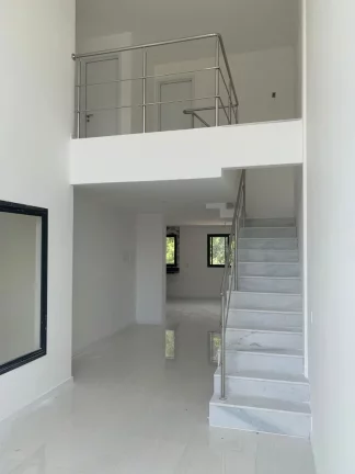 Imagem Casa Triplex com 3 quartos sendo uma suíte duas vagas de garagem área gourmet na Enseada Azul