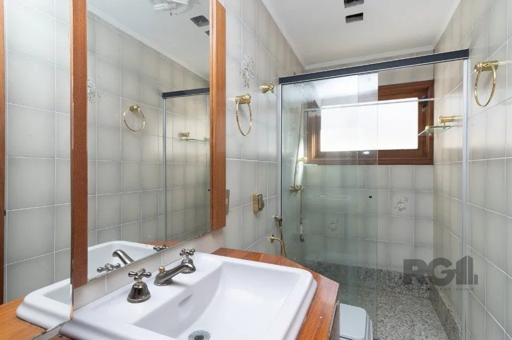 Imagem Casa incrível com 444m² privativos, para uso misto, residencial ou comercial.
