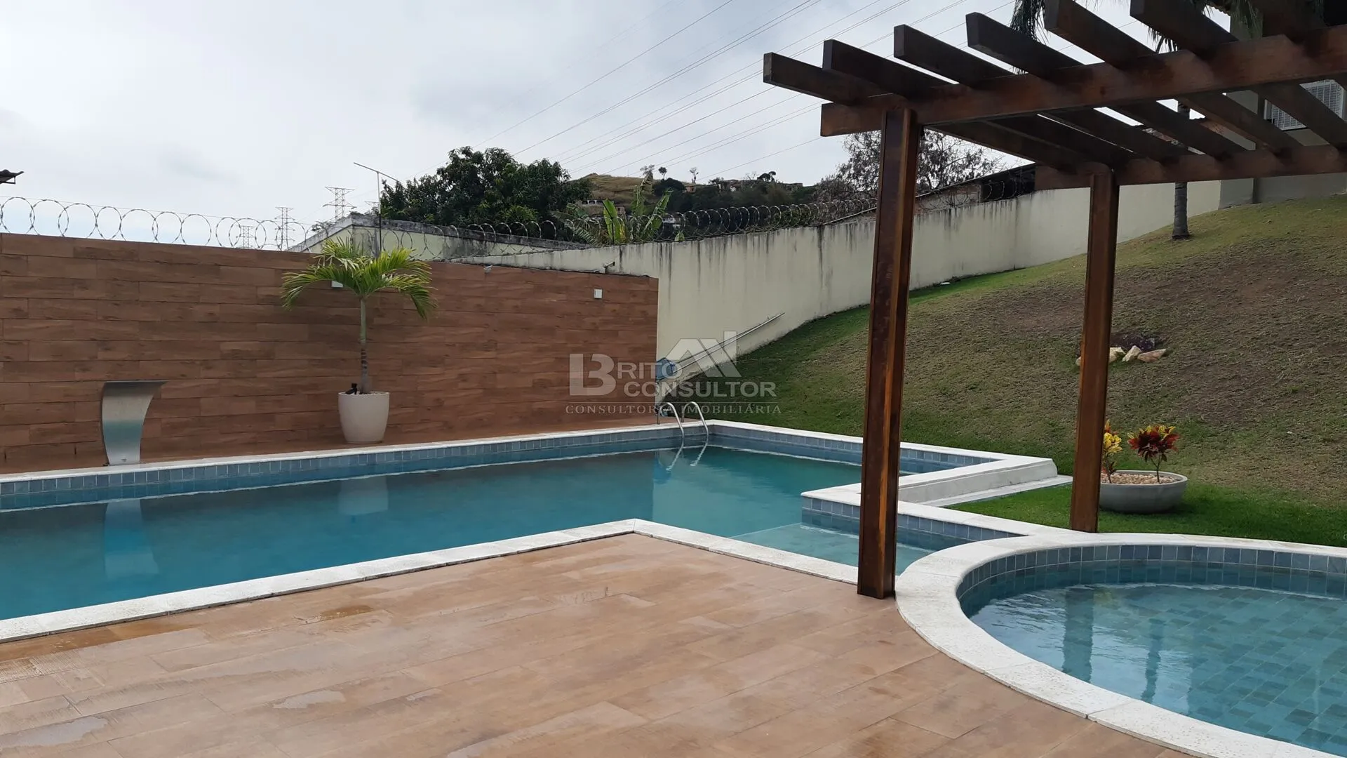Imagem Vendo Apartamento com 2 Quartos, Varanda e Vaga, 60m² no Condomínio Central Park em Barro Vermelho, São Gonçalo/RJ