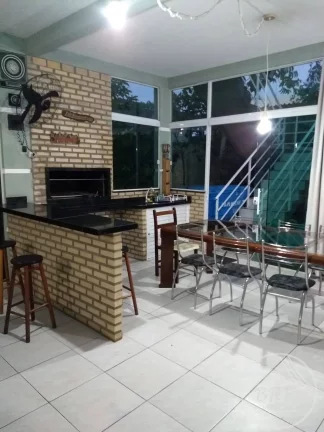 Imagem Vendo Excelente Casa de Alvenaria na Praia do Meio Palhoça SC