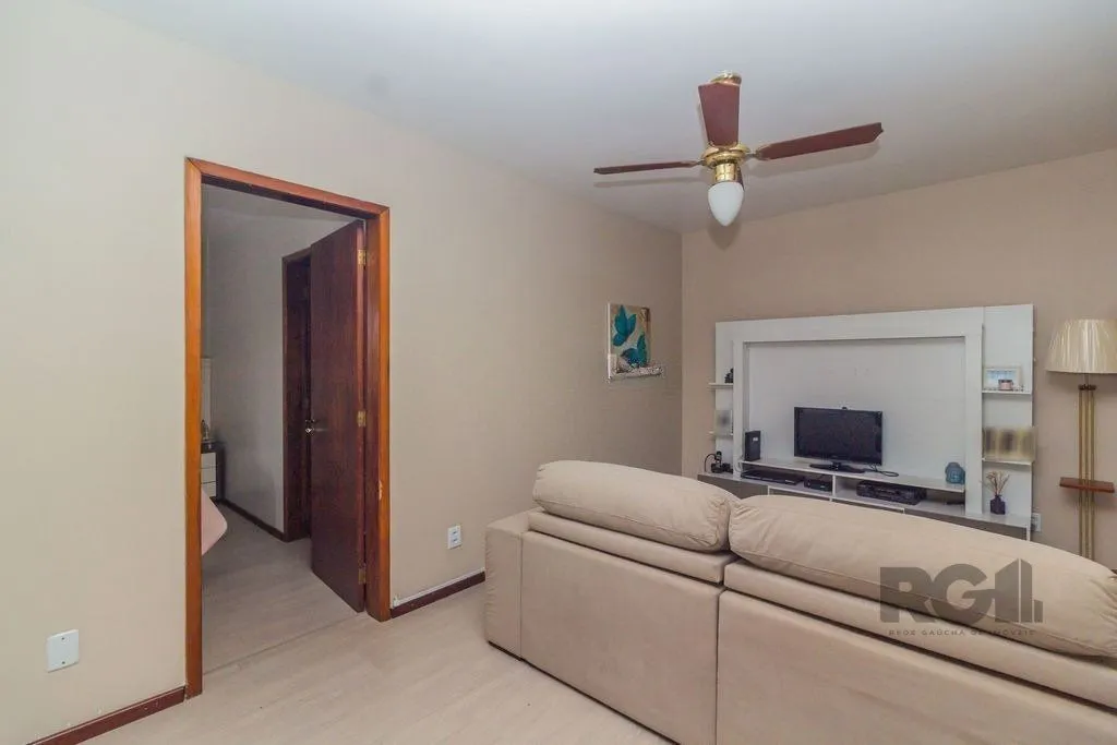 Imagem Casa com 3 dormitórios no bairro Nonoai