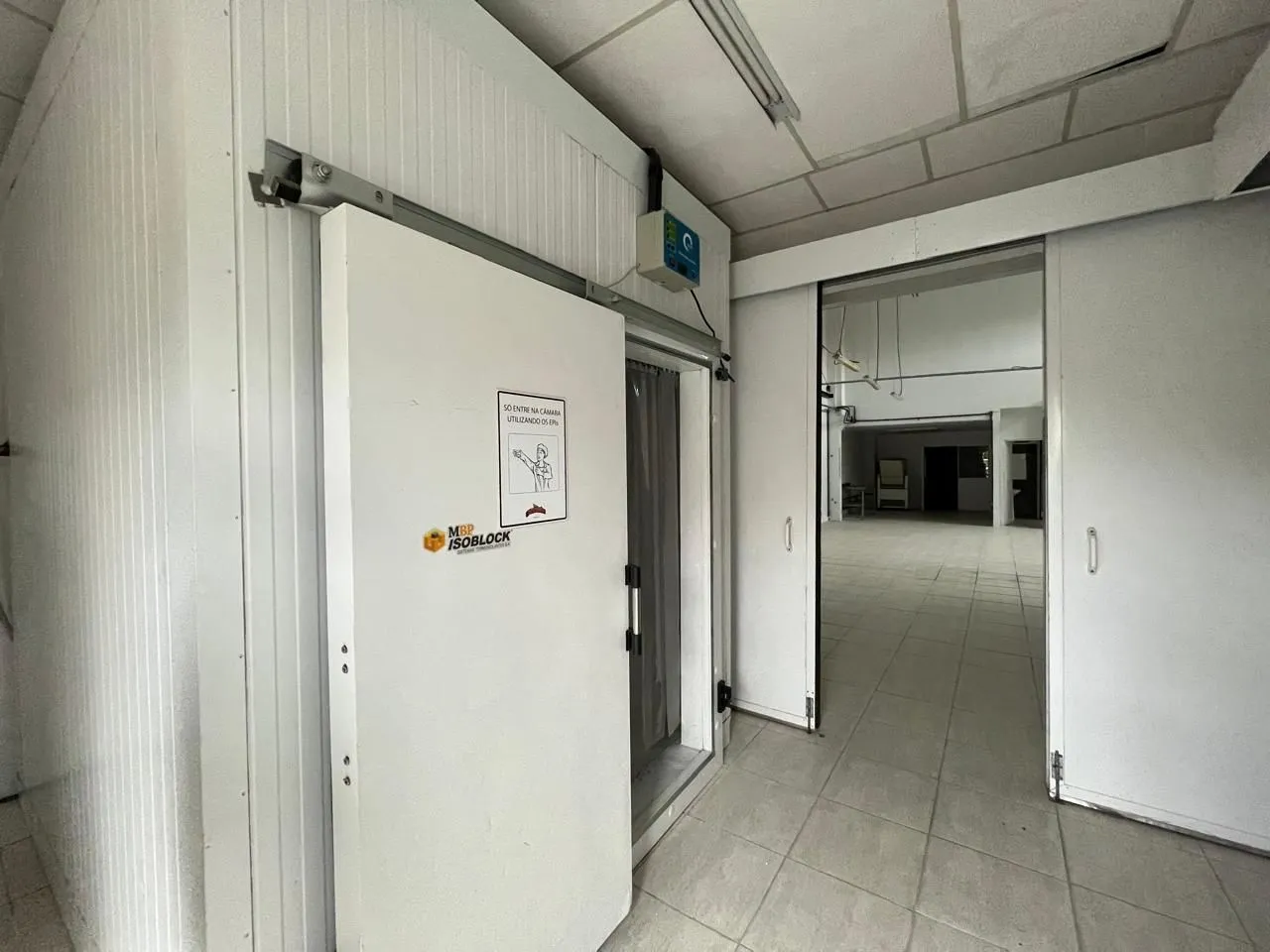 Imagem Prédio Comercial à venda com 5 salas, 400m², 6 vagas, Rua Laudelino Freire no bairro Sarandi em Porto Alegre
