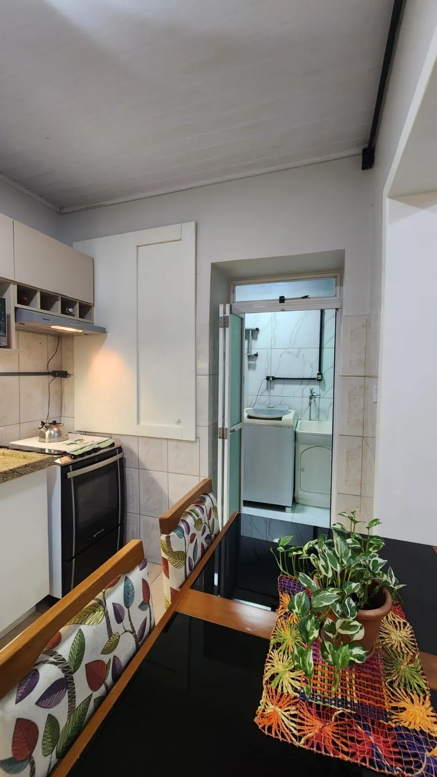 Imagem Apartamento com 02 Quartos e 01 Banheiro no Bairro Petrópolis em Porto Alegre
