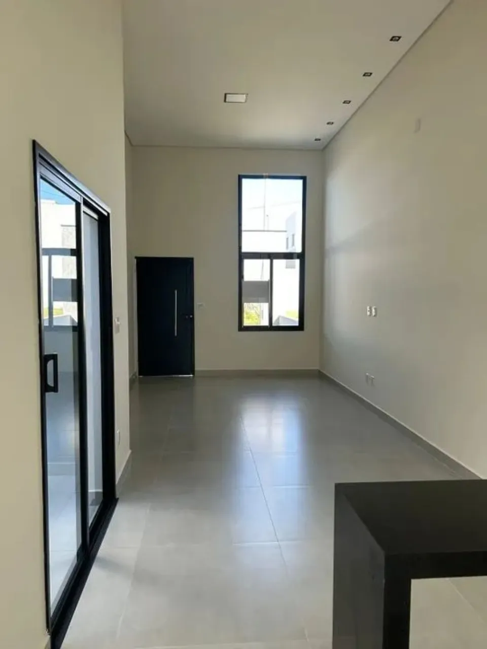 Imagem Casa de alto padrão no Condomínio Residencial Jardim em Sorocaba: 3 quartos, 1 suíte, 2 salas, 2 banheiros, 2 vagas de garagem, 118,23m².