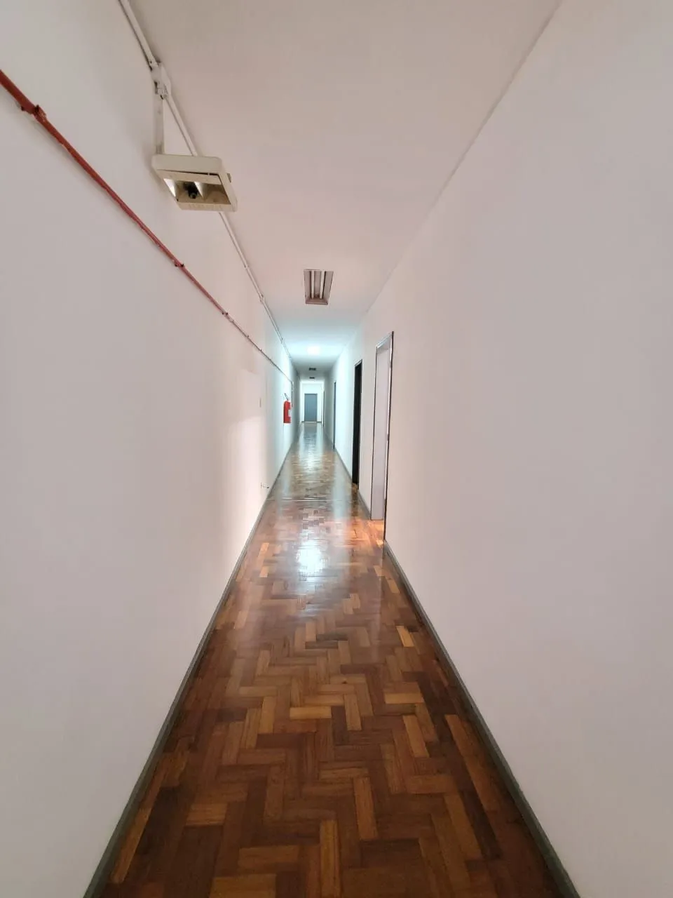 Imagem MÁFFER IMÓVEIS ALUGA SALA COMERCIAL NA RUA URUGUAI, 277.