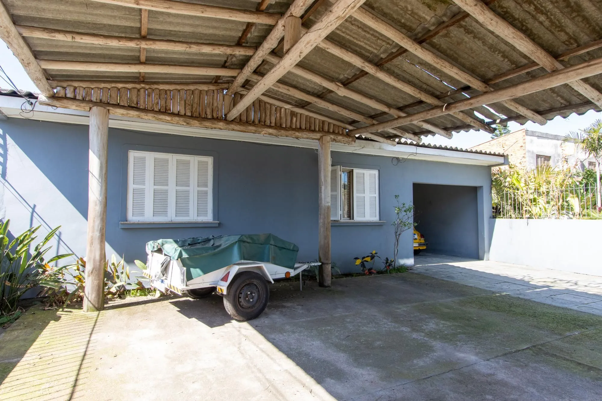 Imagem Sobrado amplo com 4 dormitórios com piscina e casa extra no mesmo terreno - Hípica
