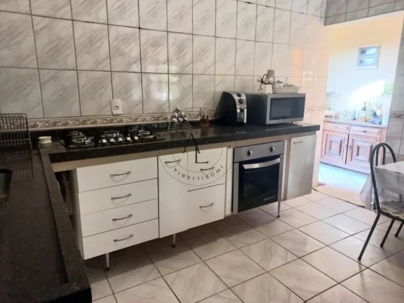Imagem Chácara à Venda com 3 Dormitórios, 2 Banheiros e 1000m2 de Área Total – Conforto e Espaço para Toda a Família!
