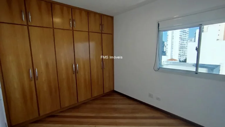 Imagem Aluguel de Apartamento em Pinheiros com 3 Quartos sendo 1 Suíte, 4 Banheiros, 2 Vagas de Garagem.