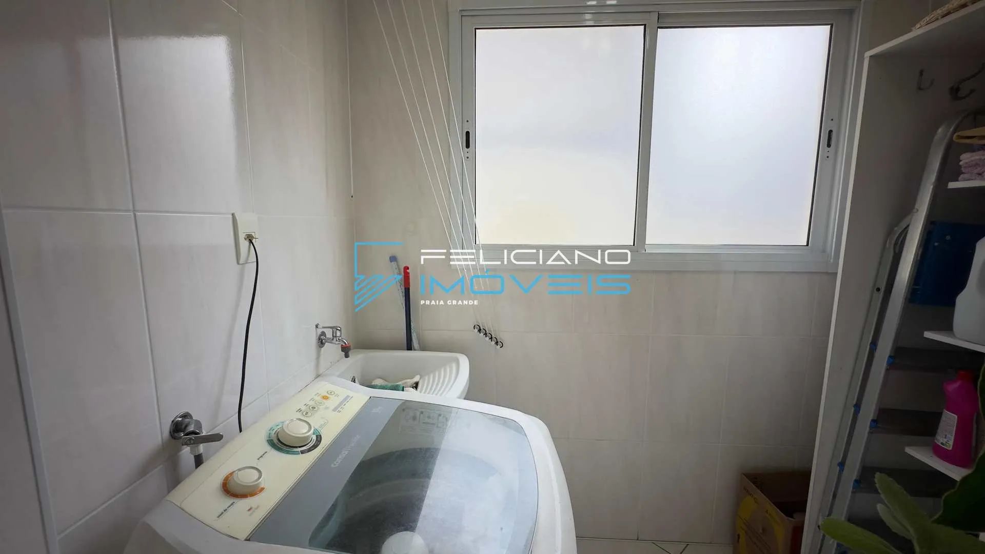 Imagem Apartamento na Ocian com 2 dormitórios e área de lazer.