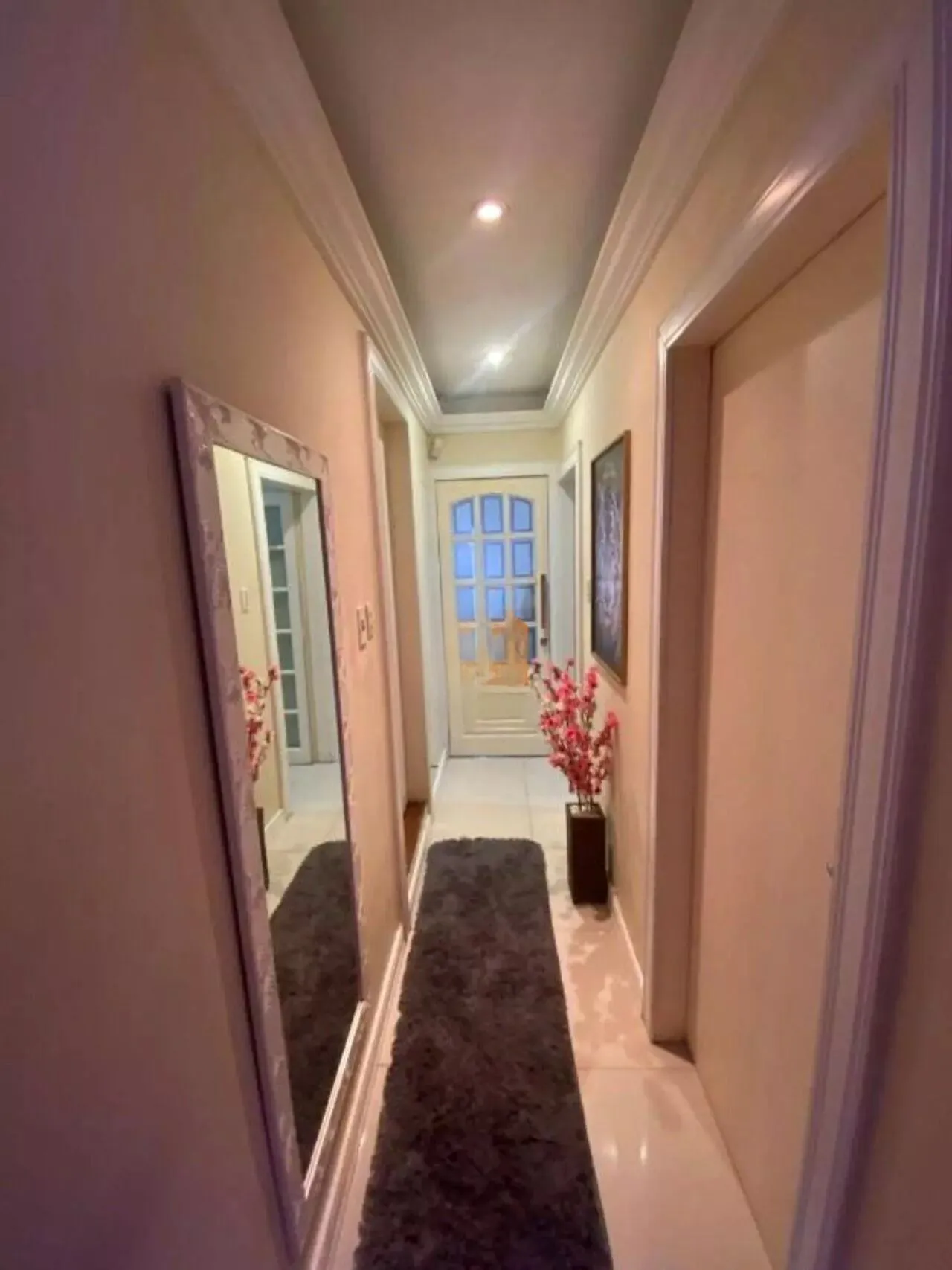 Imagem Casa com Duas Residências e Pátio Amplo no Bairro Tranquilo