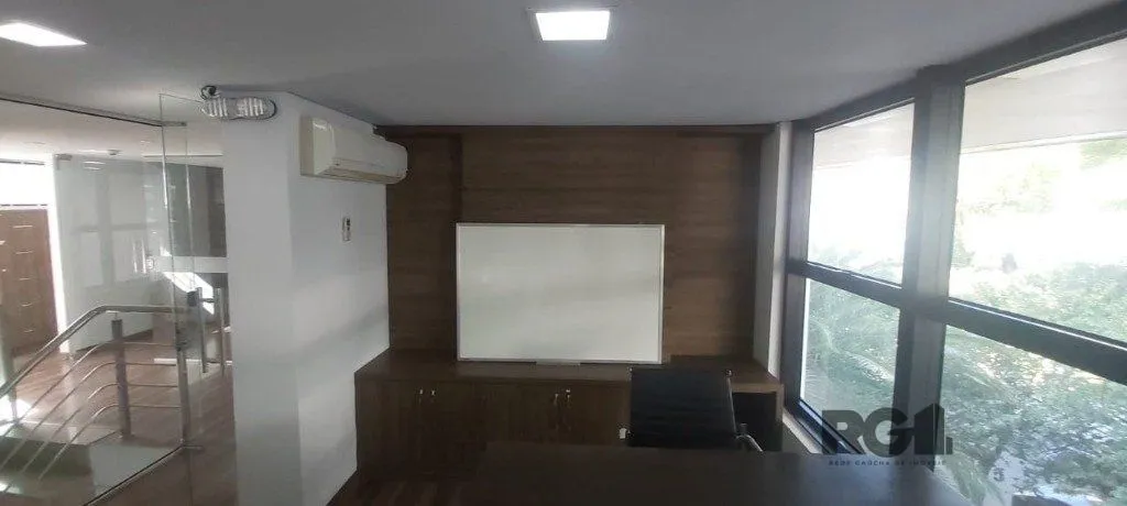 Imagem Loja com 113m² de área privativa no Bairro Três Figueiras
