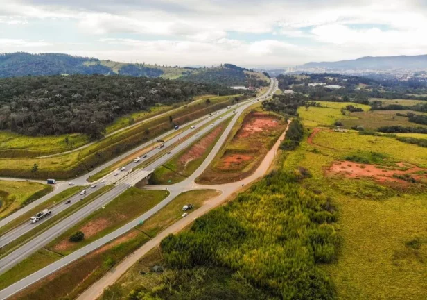 Imagem Incrível Área Industrial Frente Rodovia 519.000 m²!