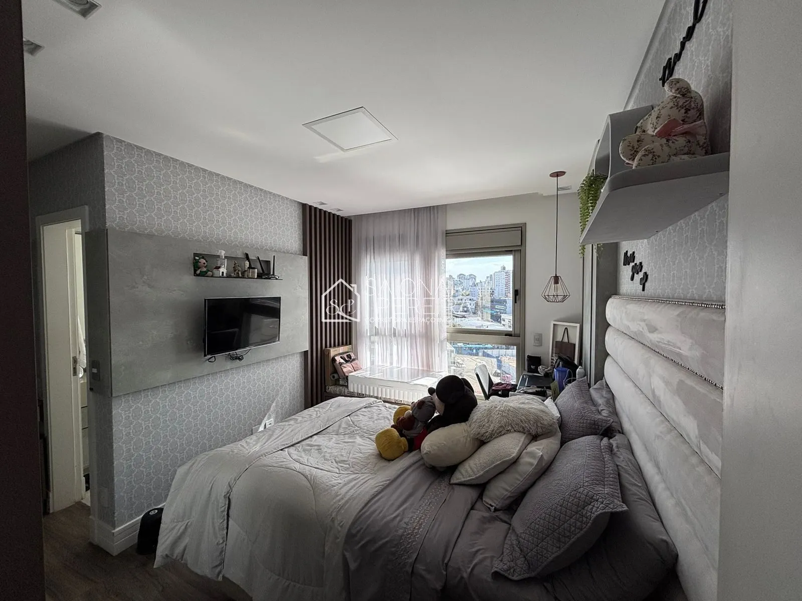 Imagem Apartamento MOBILIADO com 3 suítes e vista para o mar à venda no bairro Estreito, Florianópolis