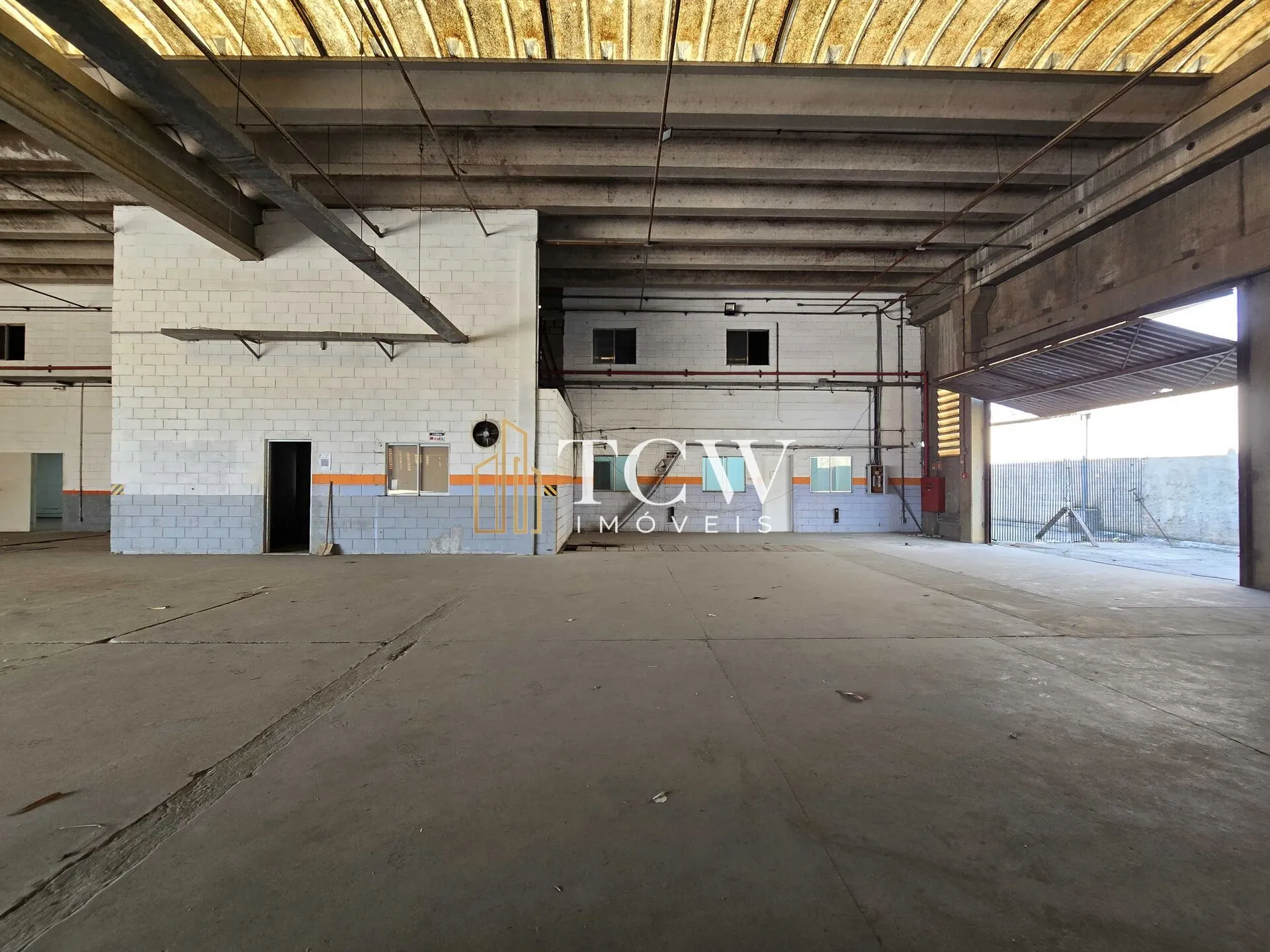 Imagem Galpão Industrial à Venda em Guarulhos | 2.564 m² | Terreno 11.400 m² | ZAE-2