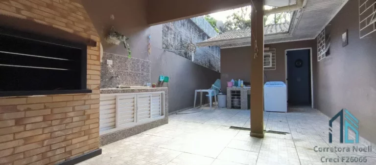 Imagem (ESTUDA PERMUTA) Chácara de 1000m2 de esquina com casa de 300m2, em ótima localização no Cascatinha/Santa Felicidade em Curitiba PR