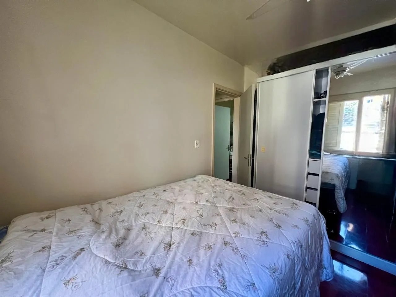 Imagem Apartamento 3 dormitorios, 1 suite, 2 vagas de garagem mais dependência de empregada no bairro tristeza.