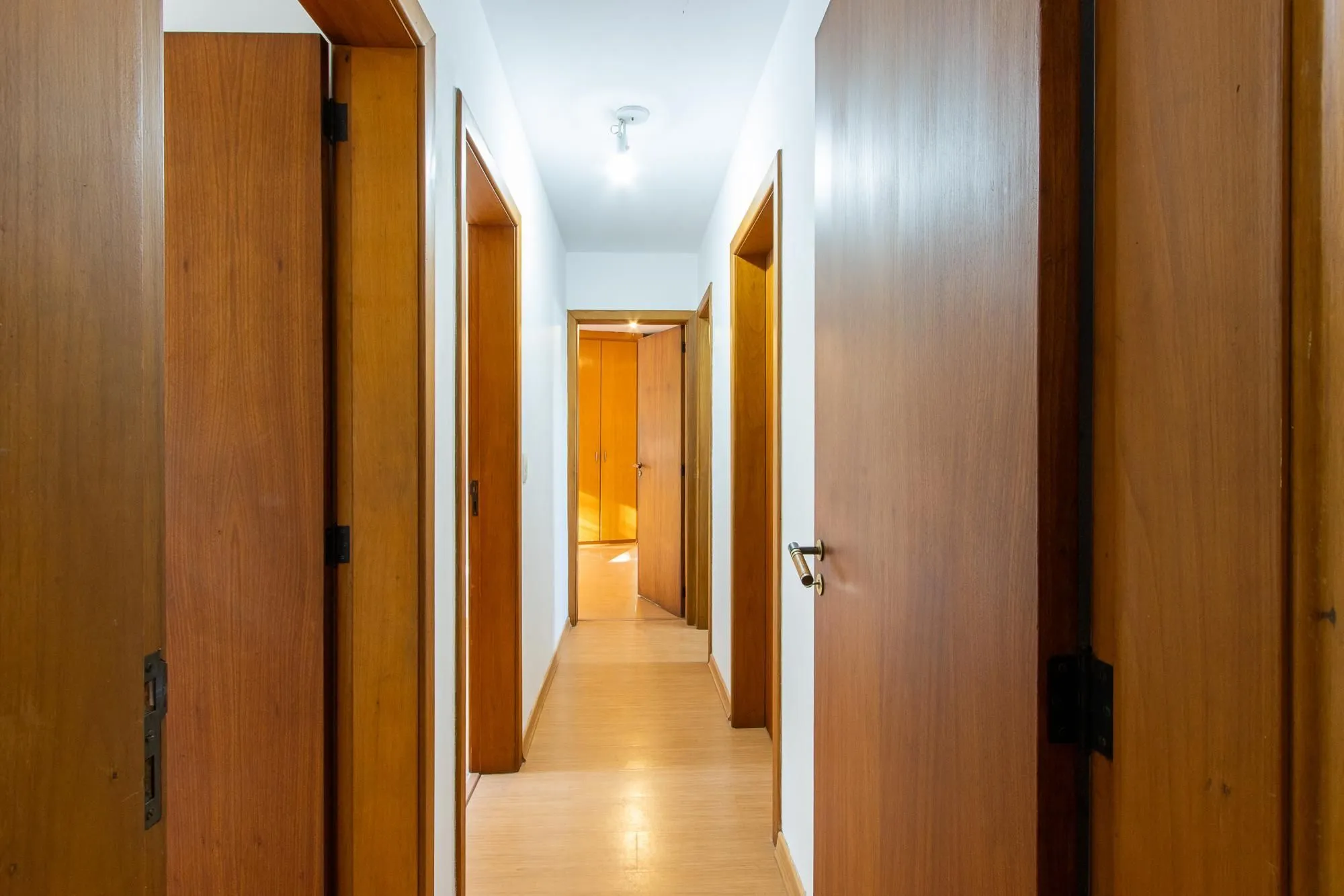 Imagem Apartamento bairro Cavalhada com 03 dormitórios, gabinete e 2 vagas 134,35m2 privativos!